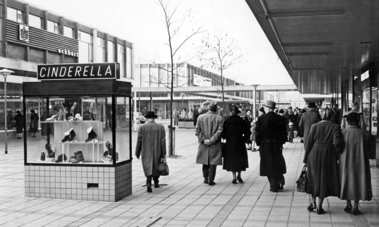 De Lijnbaan: A Symbol of Urban Renewal and Social Progress